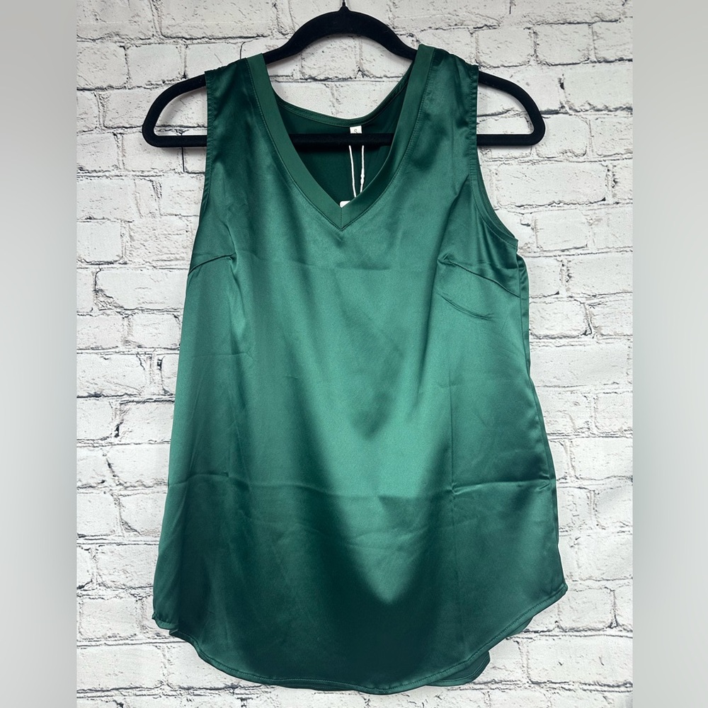 NWT Elegant Green Sleeveless Top Holiday